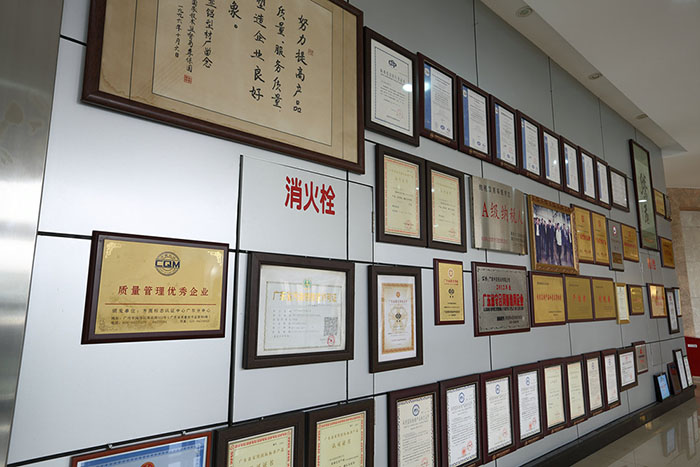 中亞鋁型材廠家辦公樓-證書墻-工業(yè)鋁型材生產(chǎn)廠家